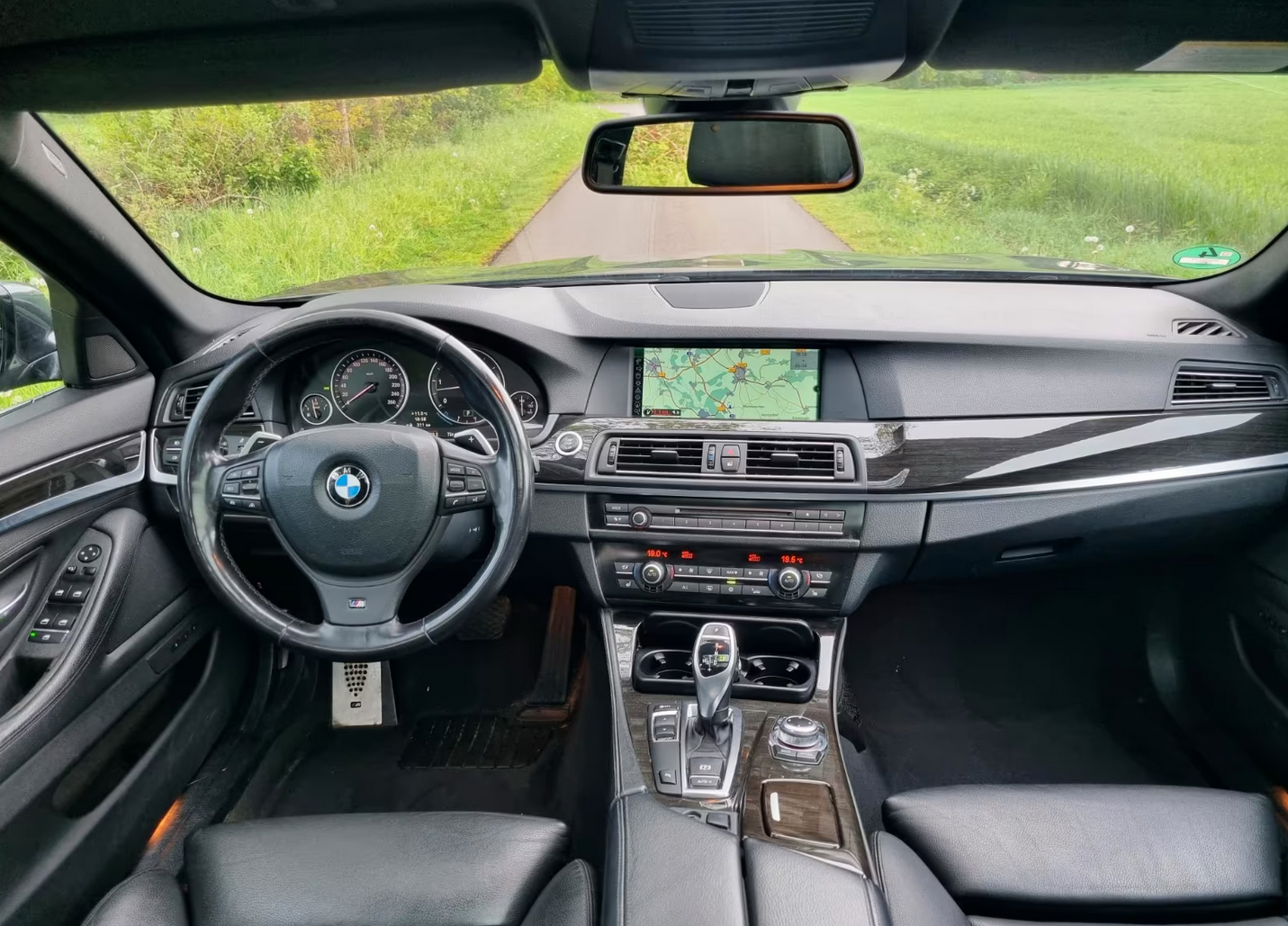 Interior BMW 530d Touring M-Sport importado desde Alemania