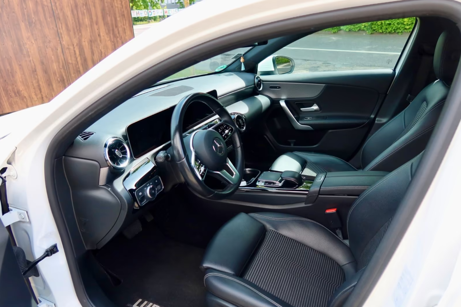 Interior Mercedes-Benz A 220 4MATIC DCT importado desde Alemania
